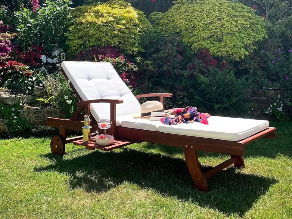 Gartenliege Akazienholz Dunkelbraun Auflage Cremeweis Rollbar Toscana