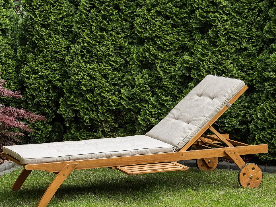 Gartenliege Akazienholz Hellbraun Auflage Beige Rollbar Cesana