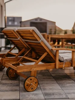 Gartenliege Akazienholz Hellbraun Auflage Grau-Beige Rollbar Java