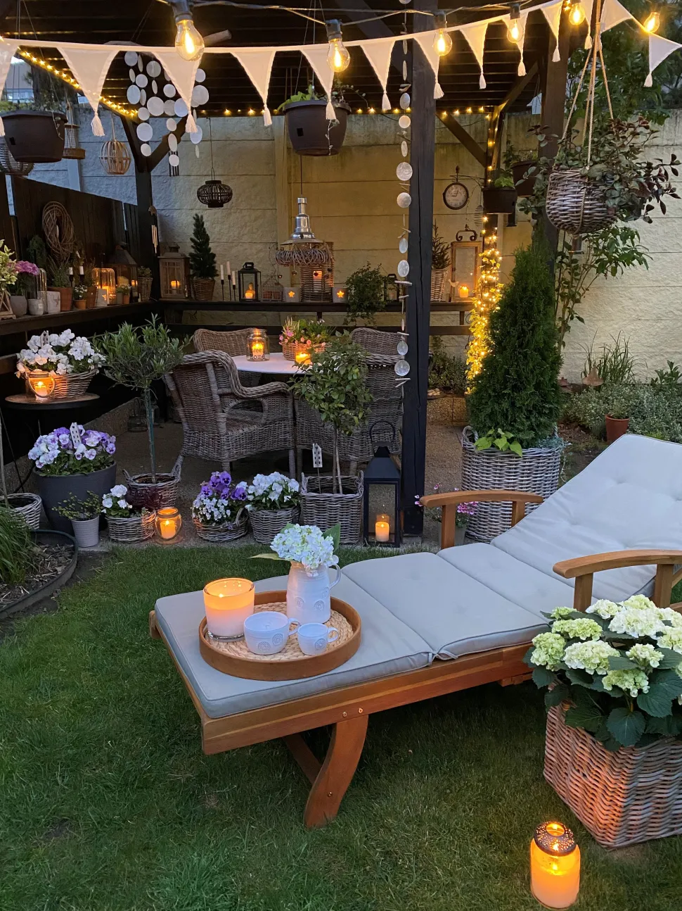 Gartenliege Akazienholz Hellbraun Auflage Grau-Beige Rollbar Java