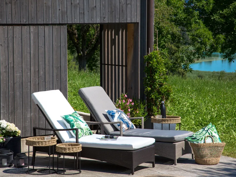 Gartenliege Rattan Braun Auflage Weis Vasto