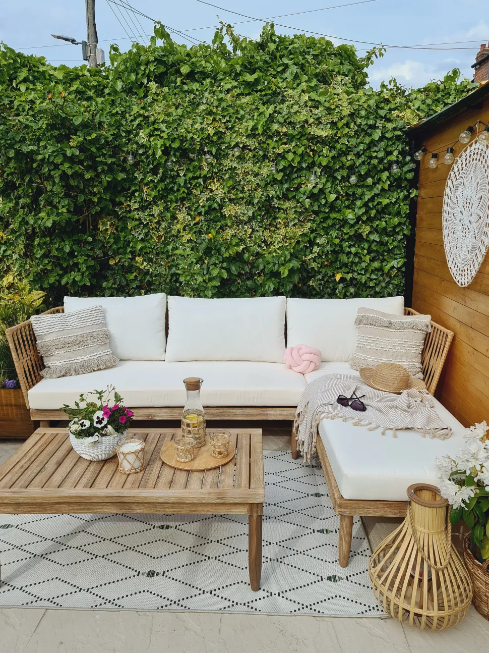 Lounge Set Akazienholz Hellbraun 4-Sitzer Auflagen Cremeweis Cremona