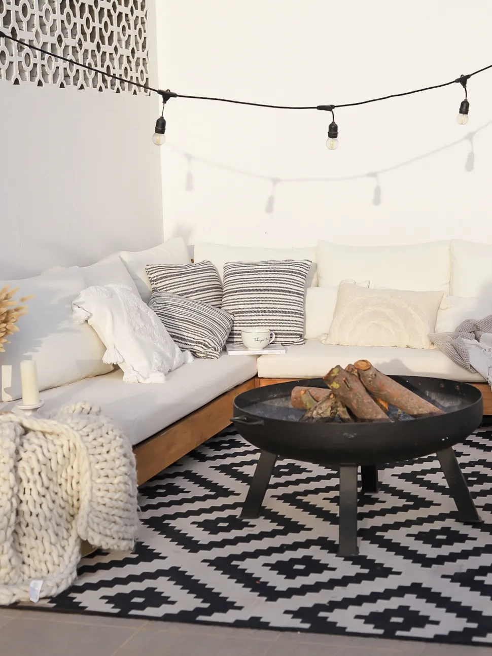 Lounge Set Akazienholz Hellbraun 5-Sitzer Auflagen Linksseitig Cremeweis Marettimo