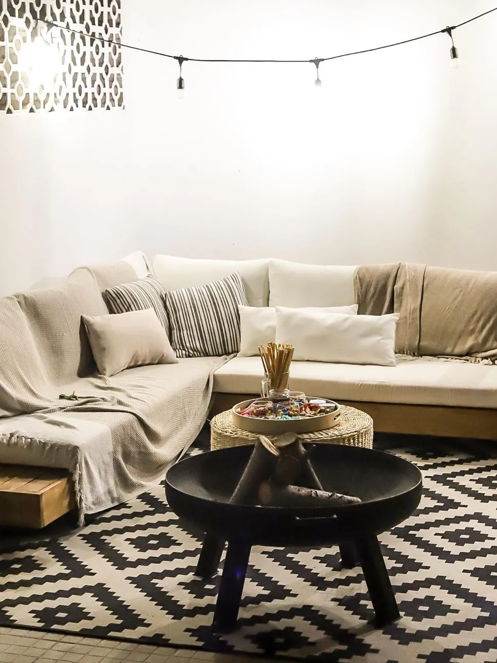 Lounge Set Akazienholz Hellbraun 5-Sitzer Auflagen Linksseitig Cremeweis Marettimo