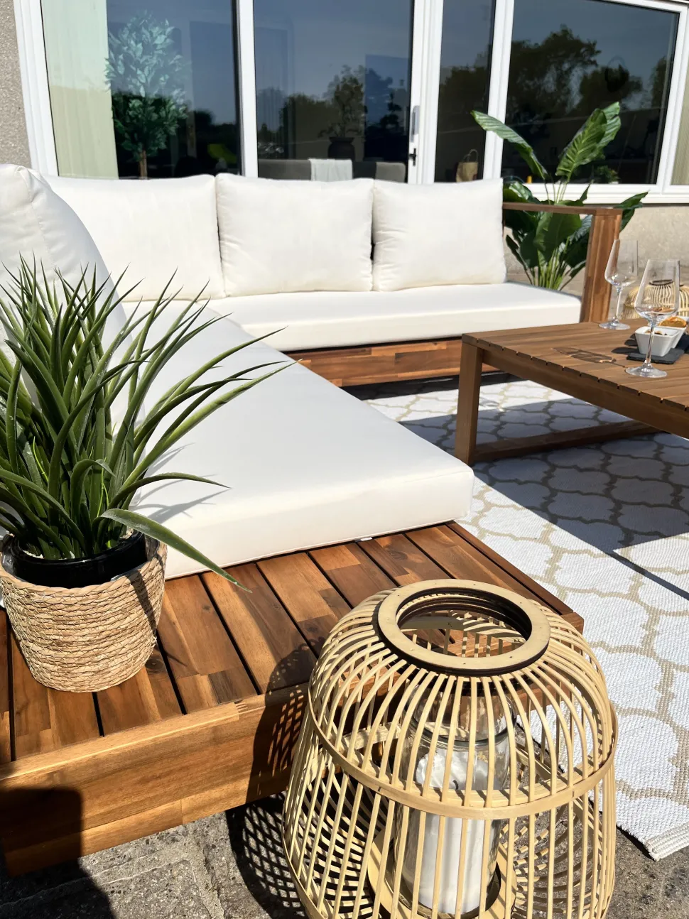 Lounge Set Akazienholz Hellbraun 5-Sitzer Auflagen Linksseitig Cremeweis Marettimo