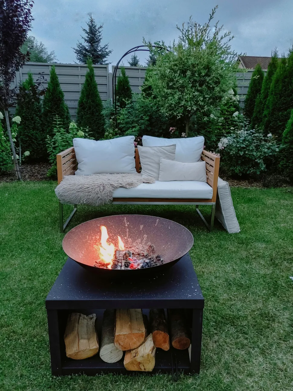 Lounge Set Akazienholz Hellbraun 4-Sitzer Auflagen Weis Bermuda