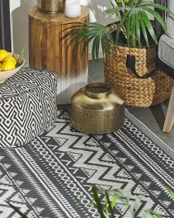Outdoor Teppich Schwarz 120 X 180 Cm Geometrisches Muster Nagpur