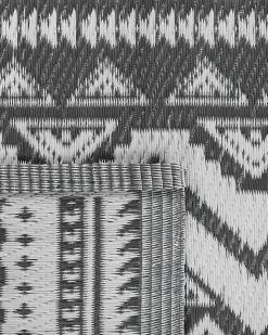 Outdoor Teppich Schwarz 120 X 180 Cm Geometrisches Muster Nagpur
