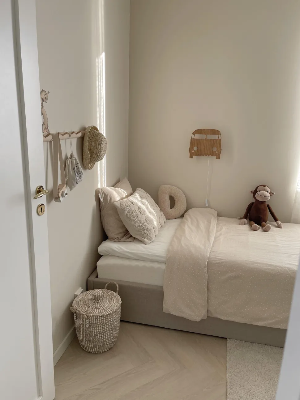 Polsterbett Beige Mit Bettkasten Hochklappbar 90 X 200 Cm Dinan