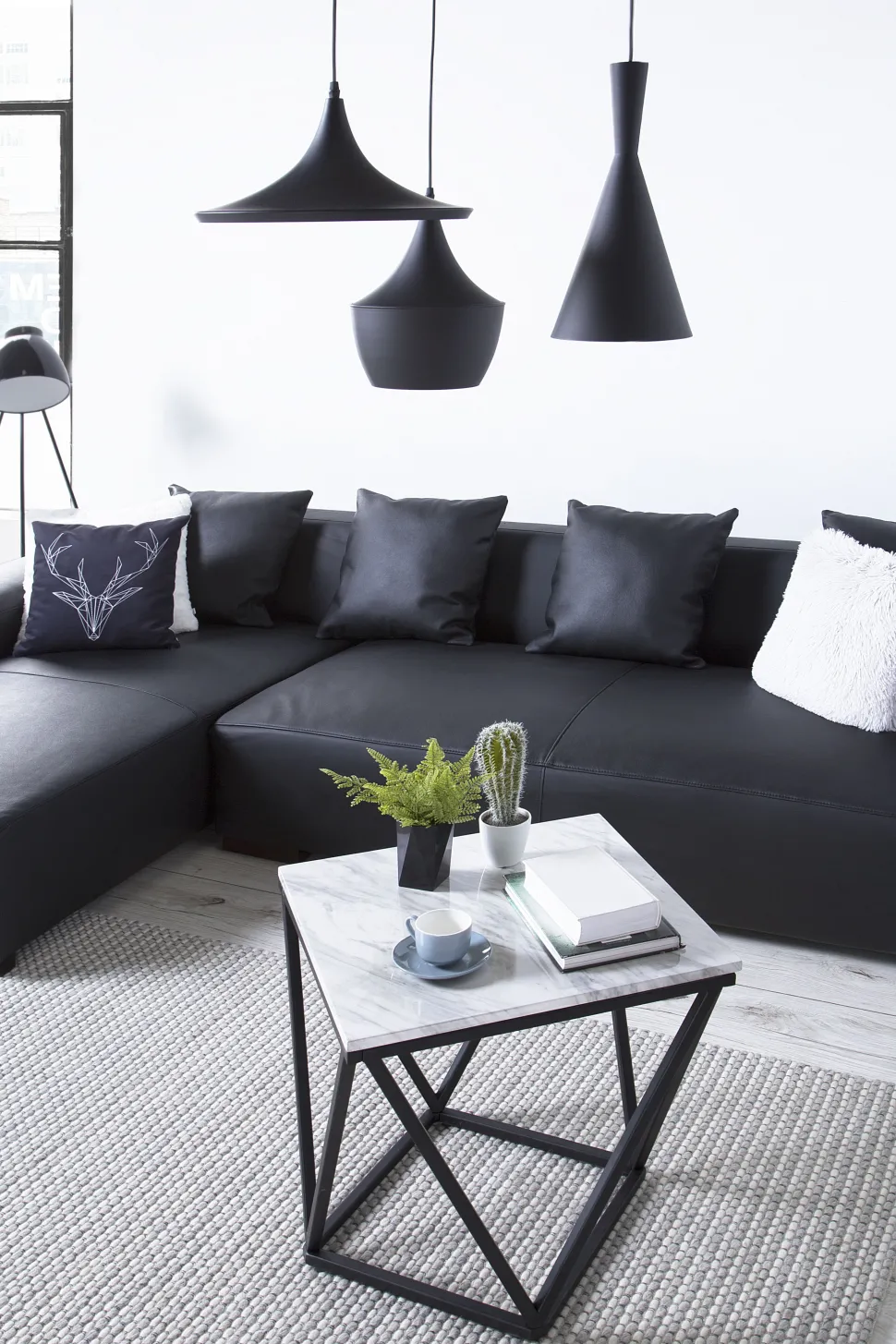 Right Hand Leather Corner Sofa Black Lungo
