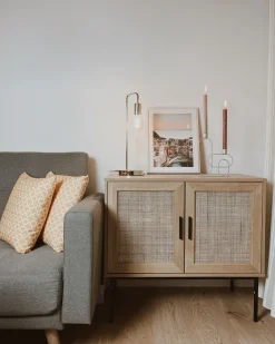 Sideboard Heller Holzfarbton 2 Rattan-Turen Pasco