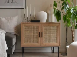 Sideboard Heller Holzfarbton 2 Rattan-Turen Pasco