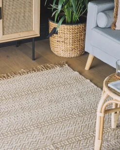 Teppich Beige 140 X 200 Cm Geometrisches Muster Kurzflor Zweiseitig Dortyol