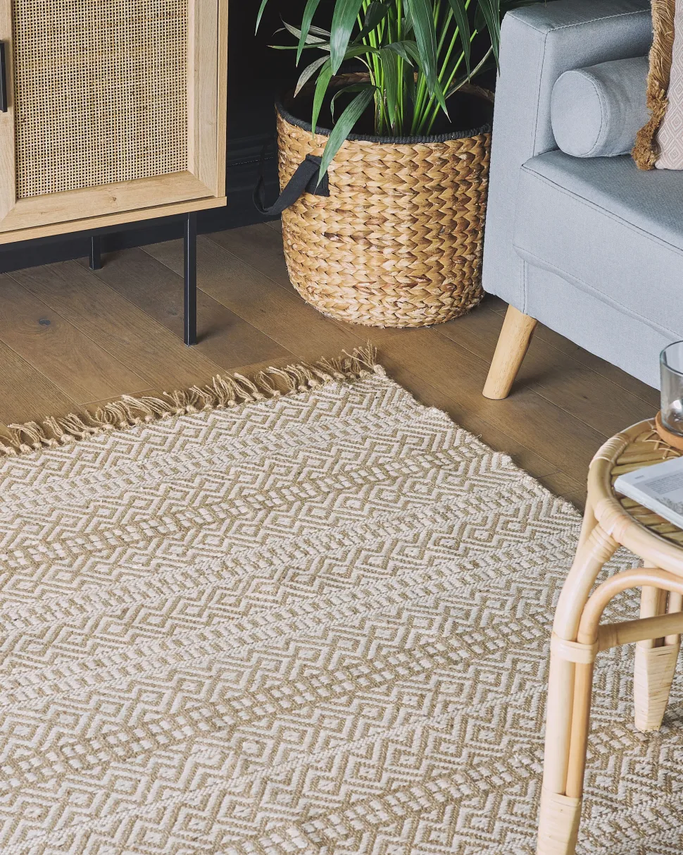 Teppich Beige 140 X 200 Cm Geometrisches Muster Kurzflor Zweiseitig Dortyol